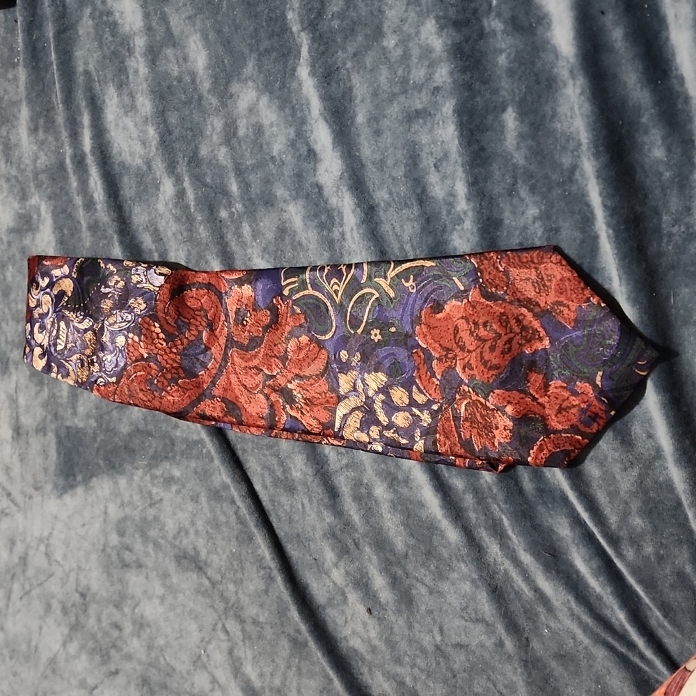 Camden Court Floral Print Tie